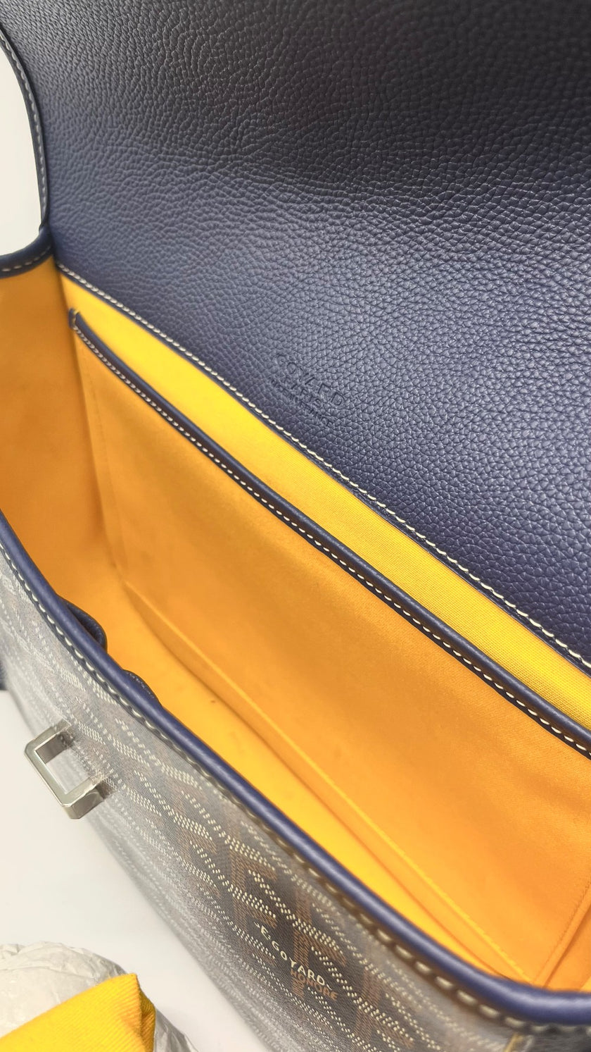 Preowned. Goyard Belvedere MM Messenger Bag Blue. MAE020237|11417