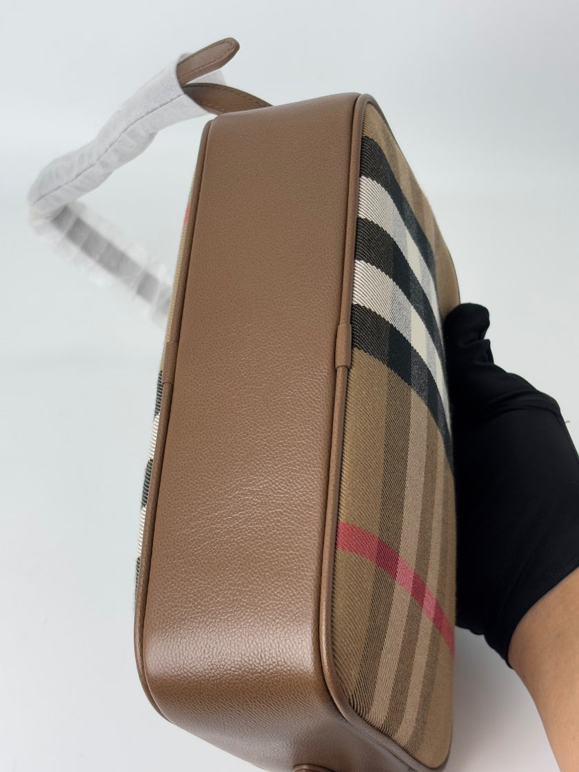 Brand New. Burberry Camera Bag Brown|6345