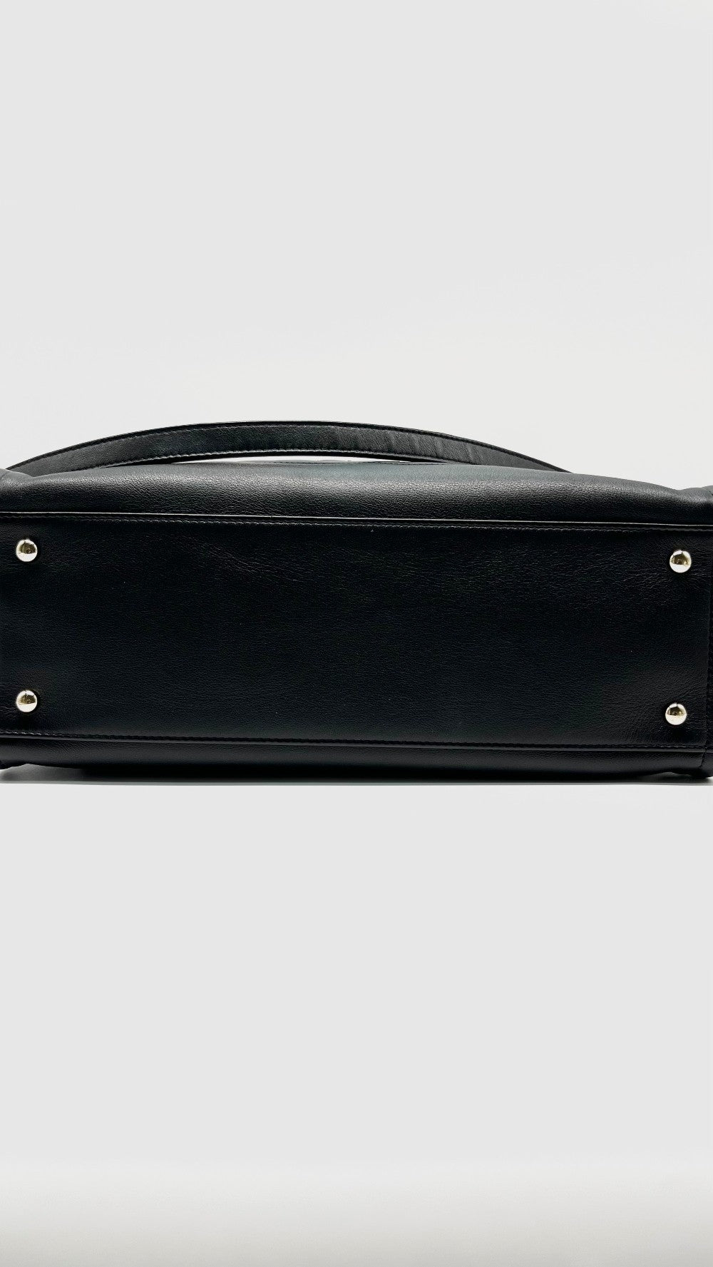 Preowned. Chanel CC Zipped Shopping Tote Calfskin Black GHW. PNJTPA01|10435