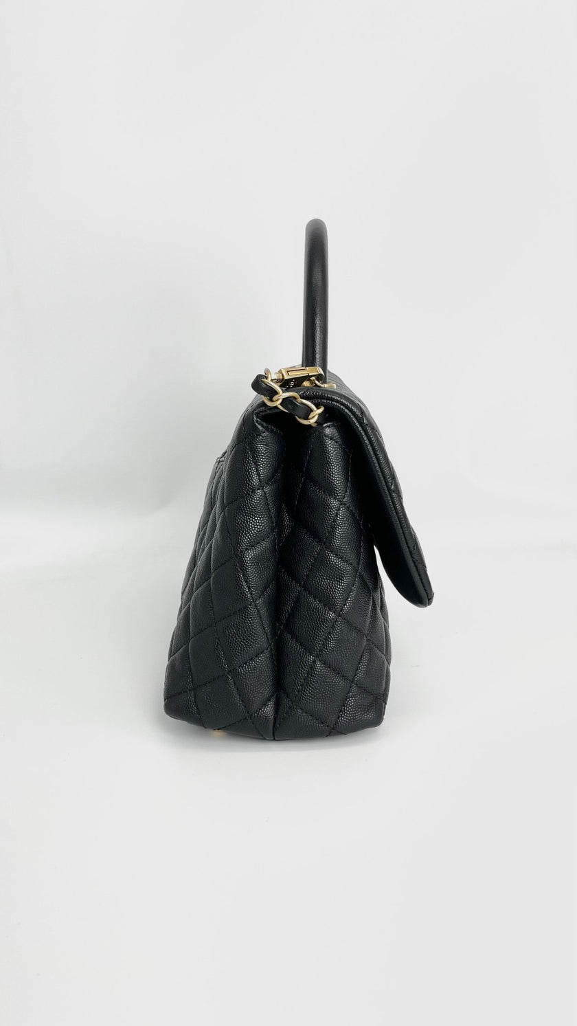 Preowned. Chanel Medium Coco Handle Black. 24190925|3993