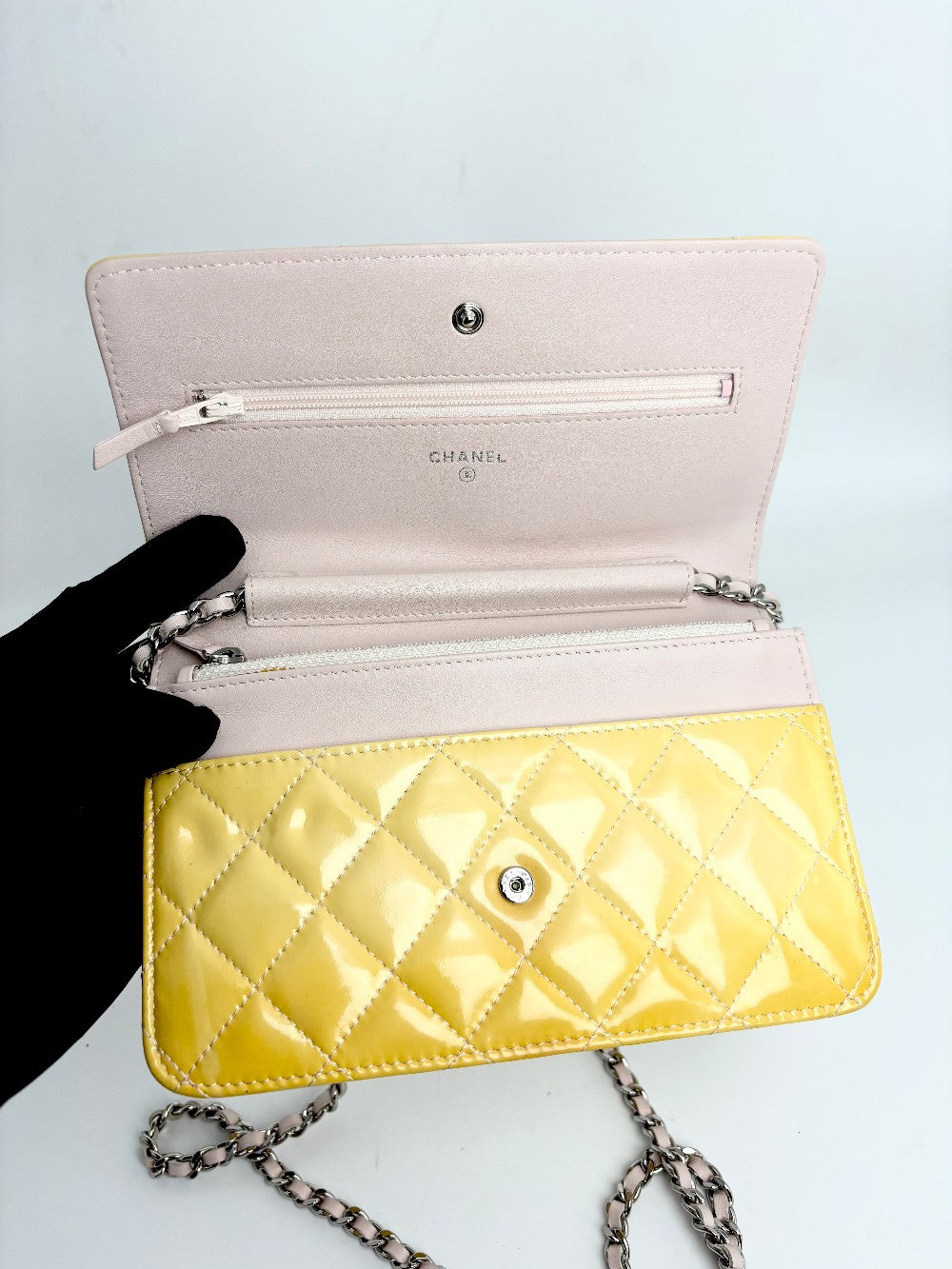 Preowned. Chanel WOC Yellow/Light Pink Patent SHW. 17287849|12868