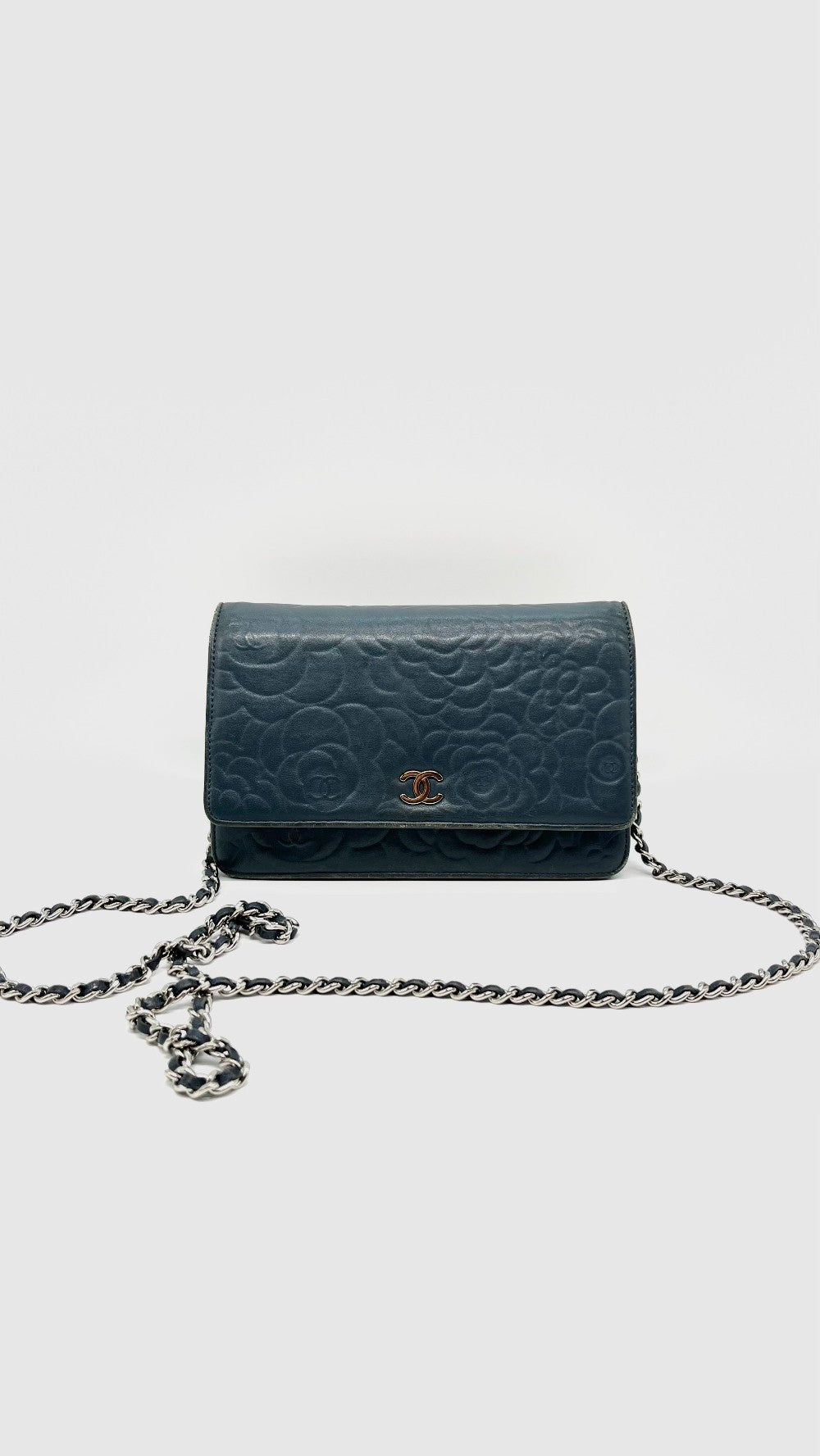 Preowned. Chanel WOC Camellia Embossed SHW. 17609485|15077