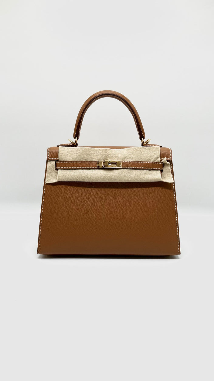 Unused. Hermes Kelly 25 Gold Epsom Sellier GHW. ZMU537NF|5771