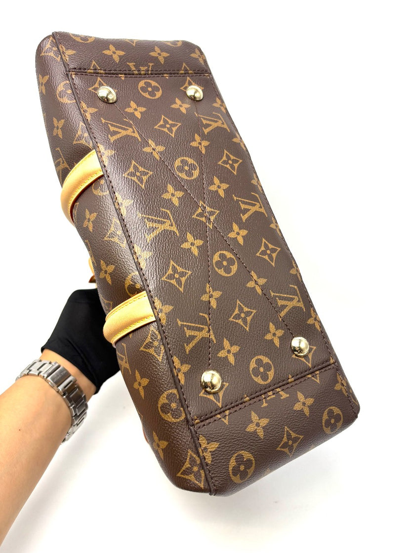 Preowned. LV Soufflot Monogram Canvas MM GHW Microchip|17998