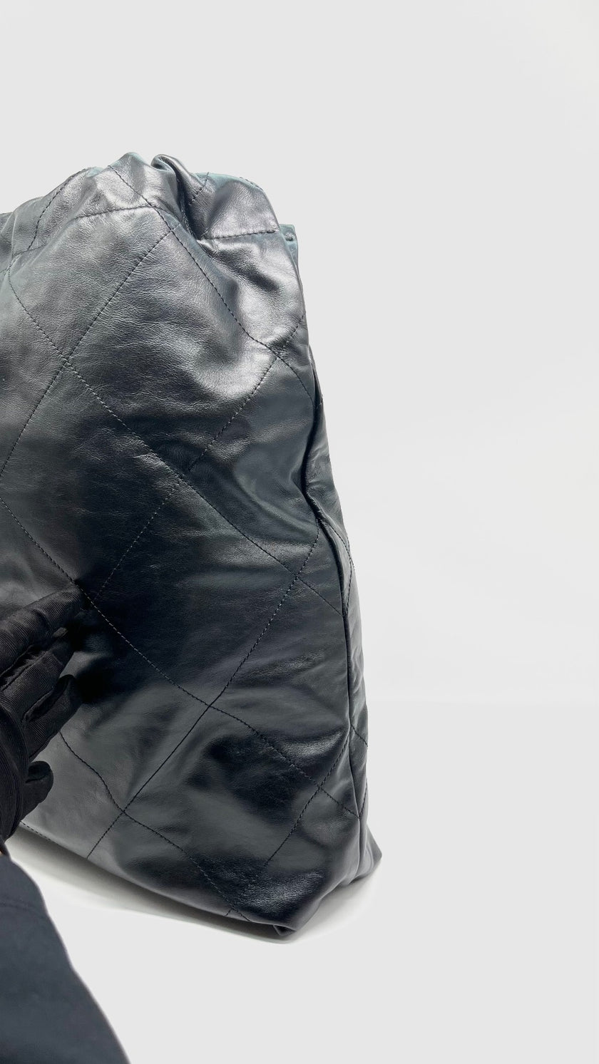 Preowned. Chanel 22 Black Calfskin Large GHW. PTCKJEA8|13484