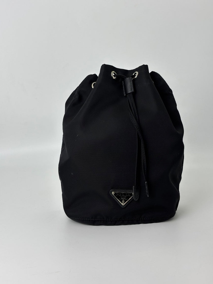 Preowned. Prada Drawstring Clutch Black. 224|5938