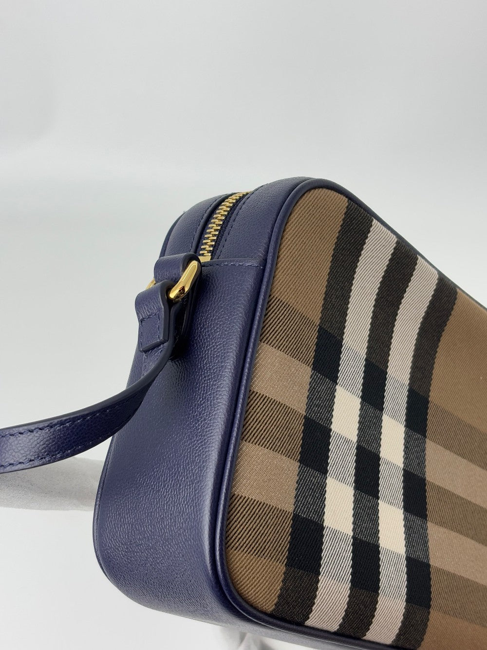Brand New. Burberry Camera Bag Blue|6321
