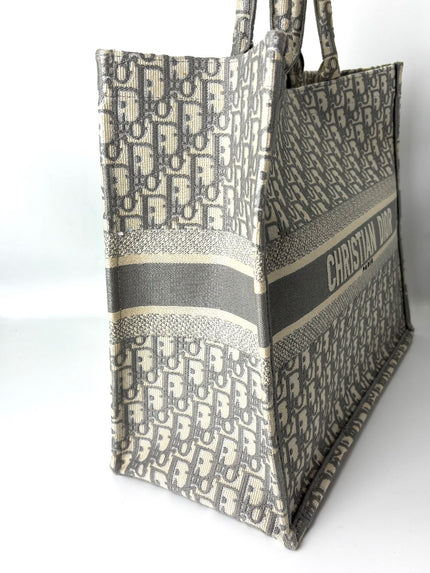 Preowned. Dior Book Tote Large Gray. 50-MA-0270|6242
