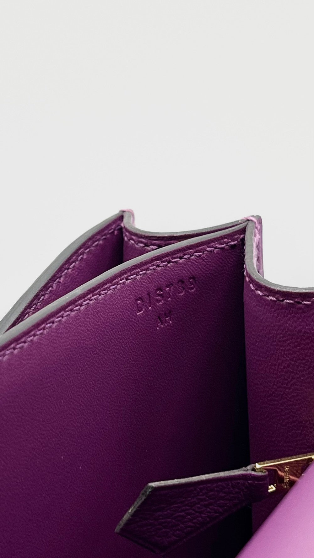 Unused. Hermes Constance 24 Anemone Evercolor GHW. DIS 789 AH|7810