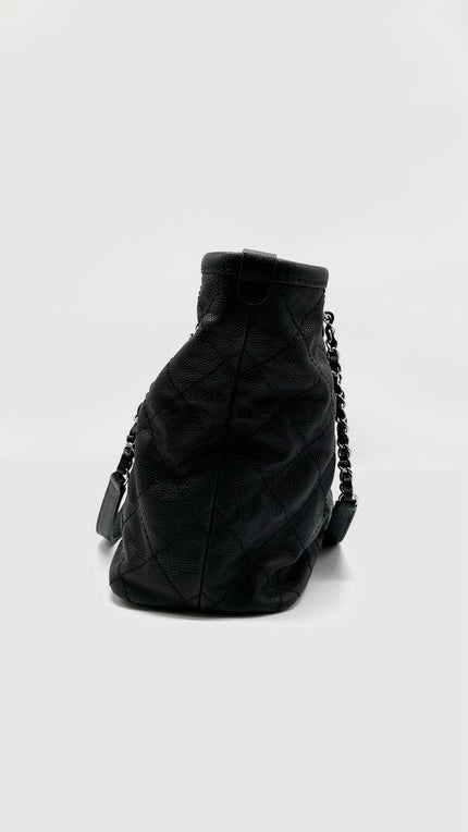 Preowned. Chanel CC Quilted Tote Bag Black Caviar. 20869935|9869