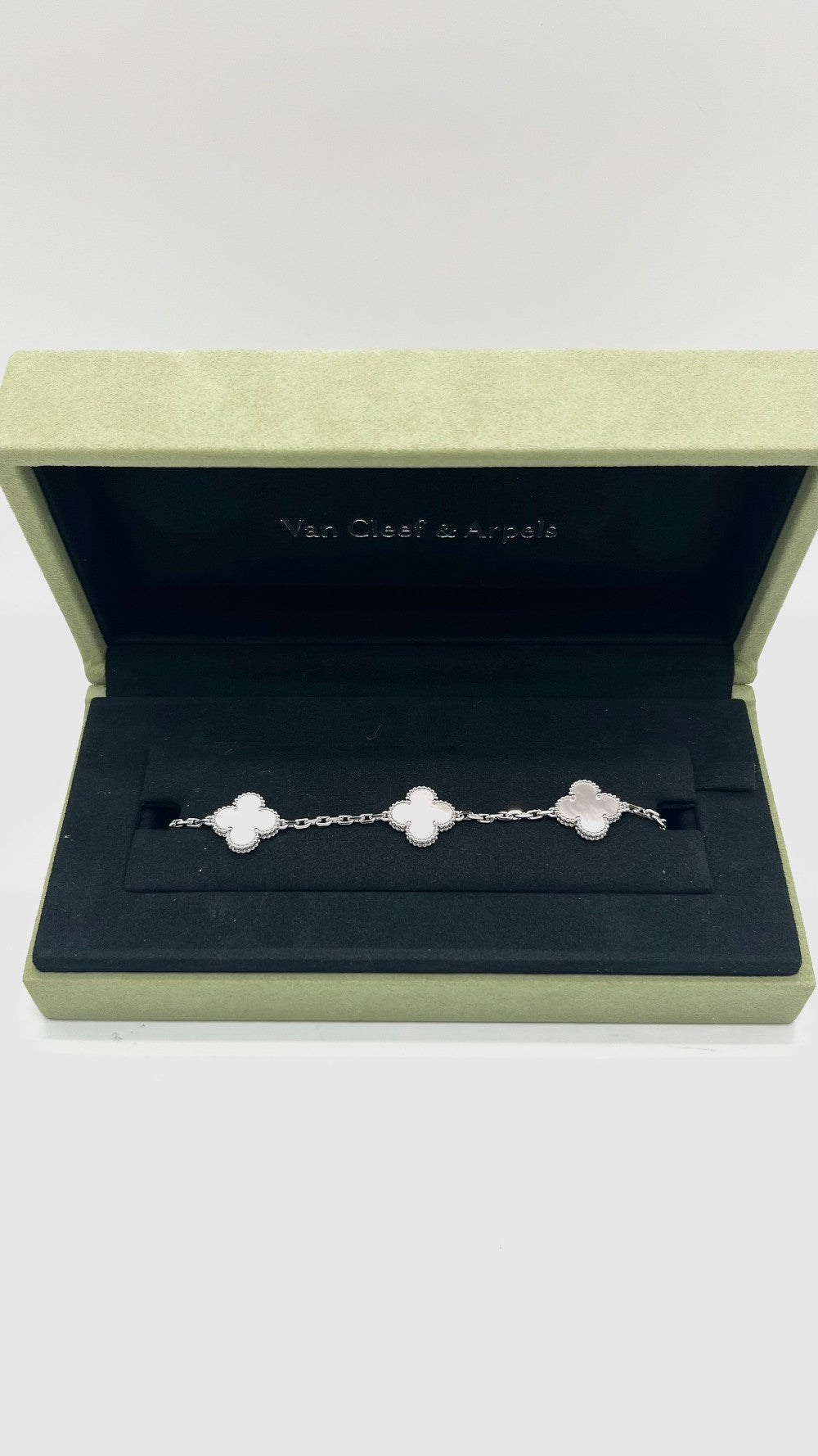 Brand New. VCA Vintage Alhambra 5 Motif MOP Bracelet WG. JQ005818|15632