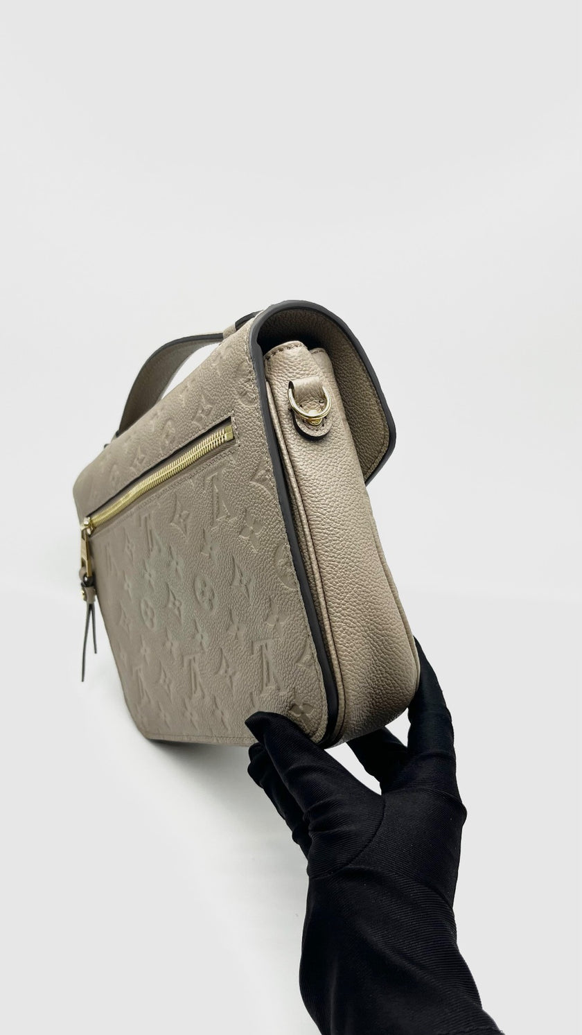Like New. LV Metis Tourterelle Empreinte. Microchip|15712