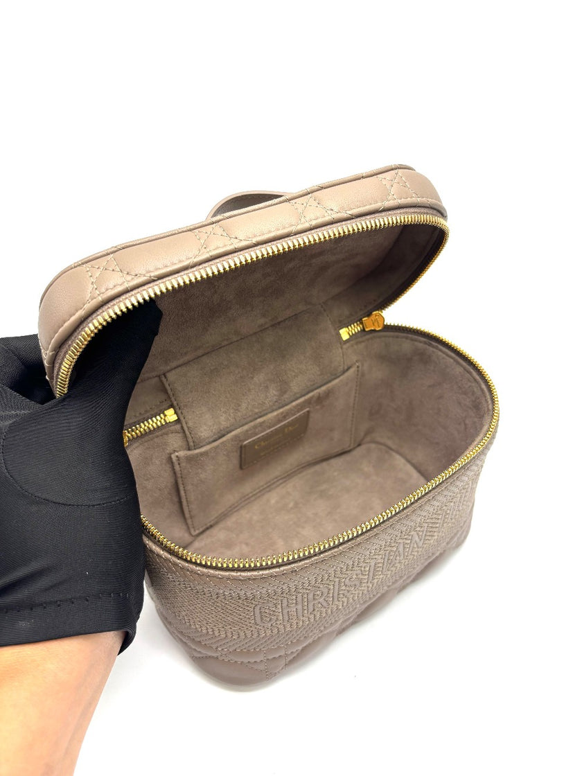 Preowned. Dior Diortravel Vanity Lambskin 45M Warm Taupe GHW. 23-BO-0221|17666