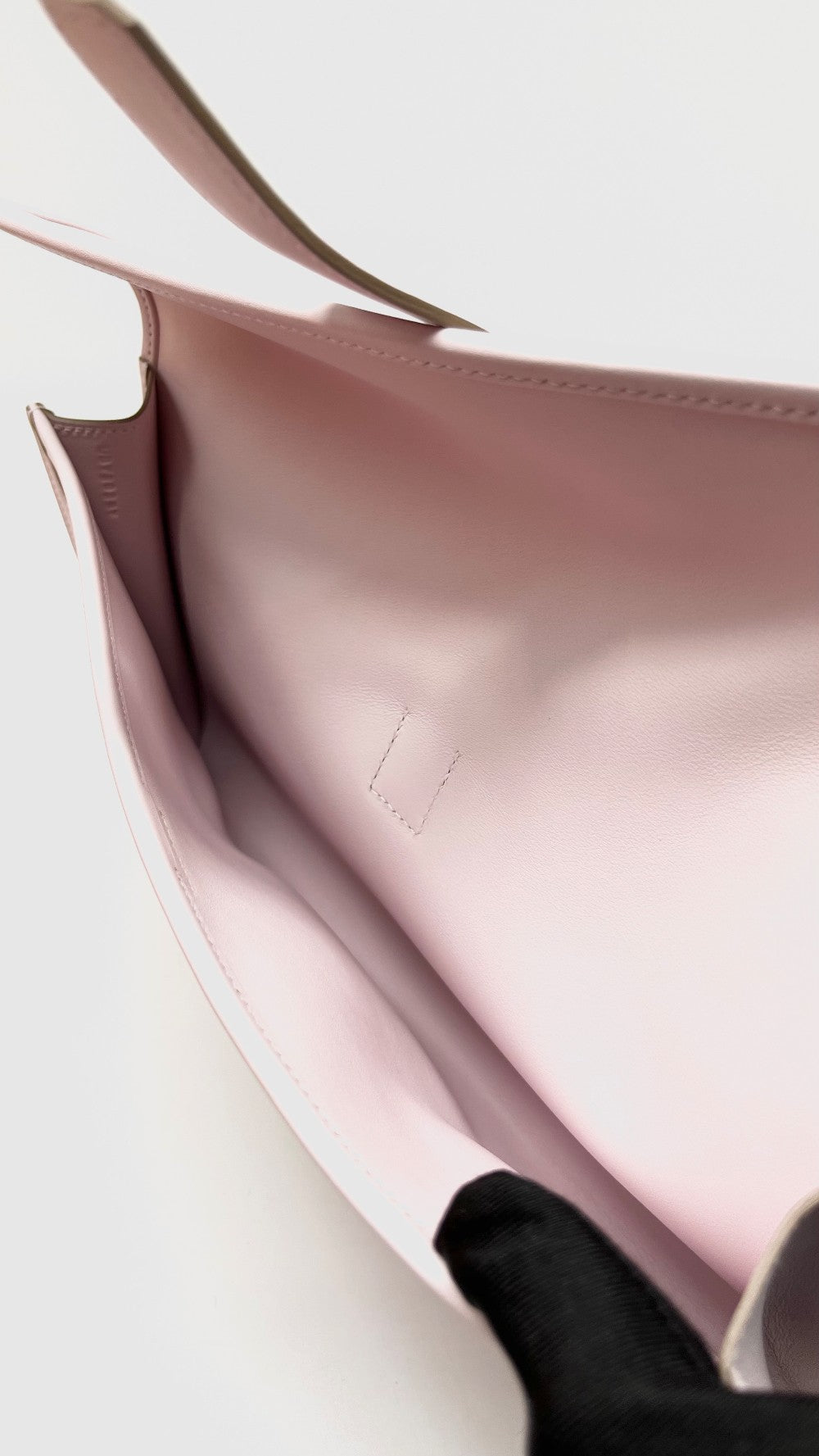 Like New. Hermes Jige Clutch Swift Mauve Pale. UBY303GY|13566