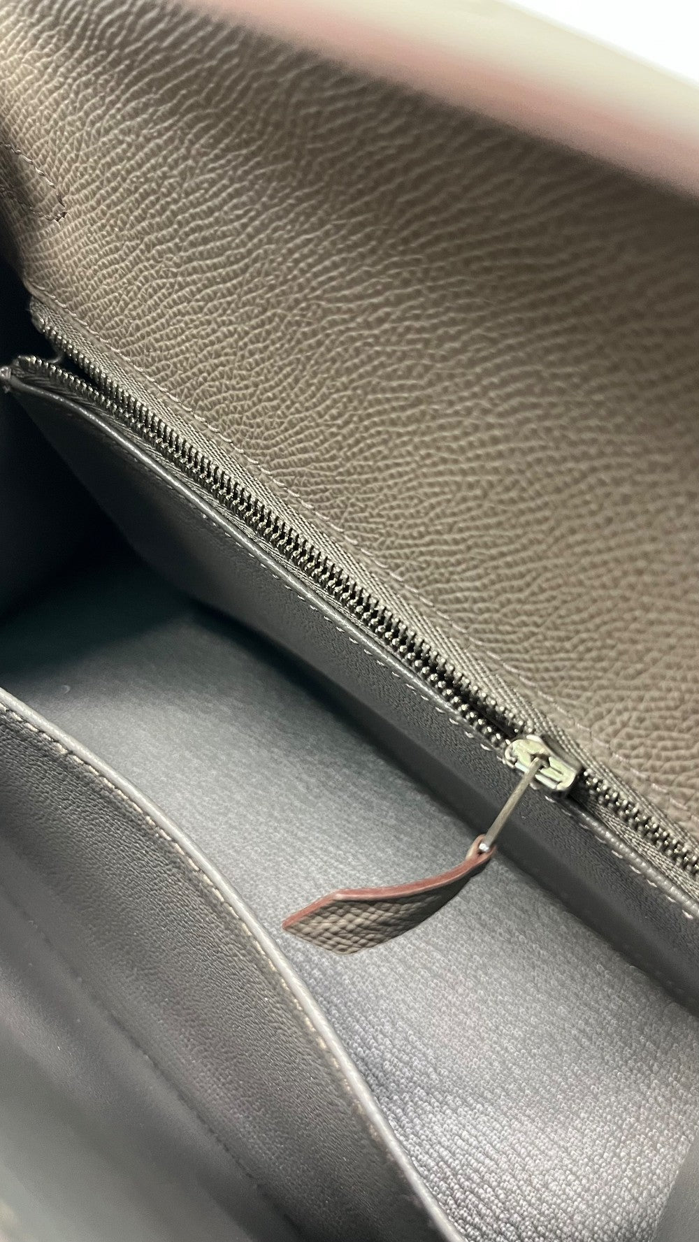 Brand New. Hermes Kelly 25 Etain Epsom Sellier PHW. UNS433AF|6507