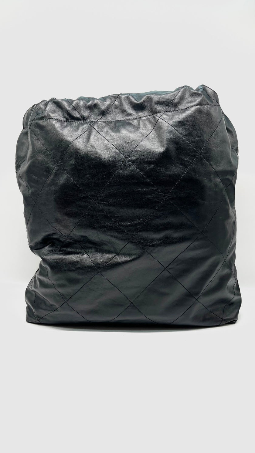 Preowned. Chanel 22 Black Calfskin Large GHW. PTCKJEA8|13483