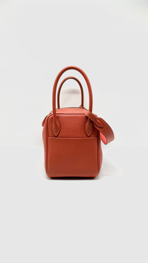 Preowned. Hermes Lindy 26 Capucine Togo PHW. TAD001AY|15000