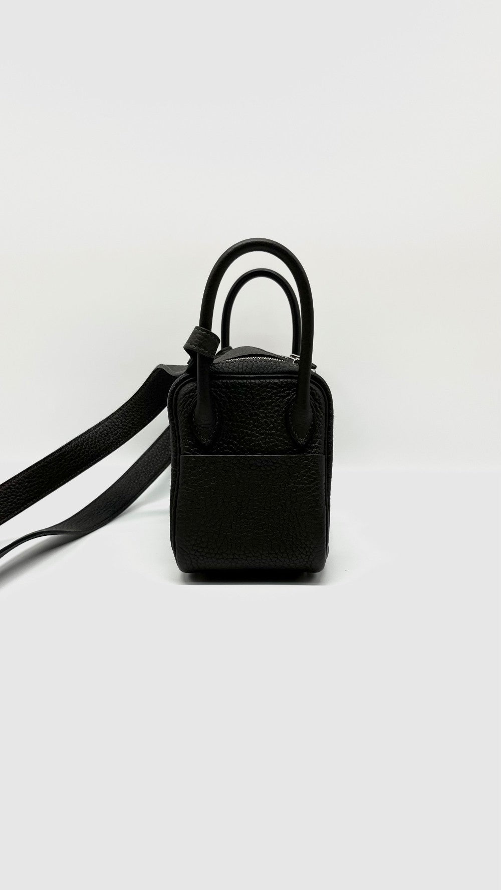 Like New. Hermes Mini Lindy Togo Ebene PHW. DCT382NN|13039