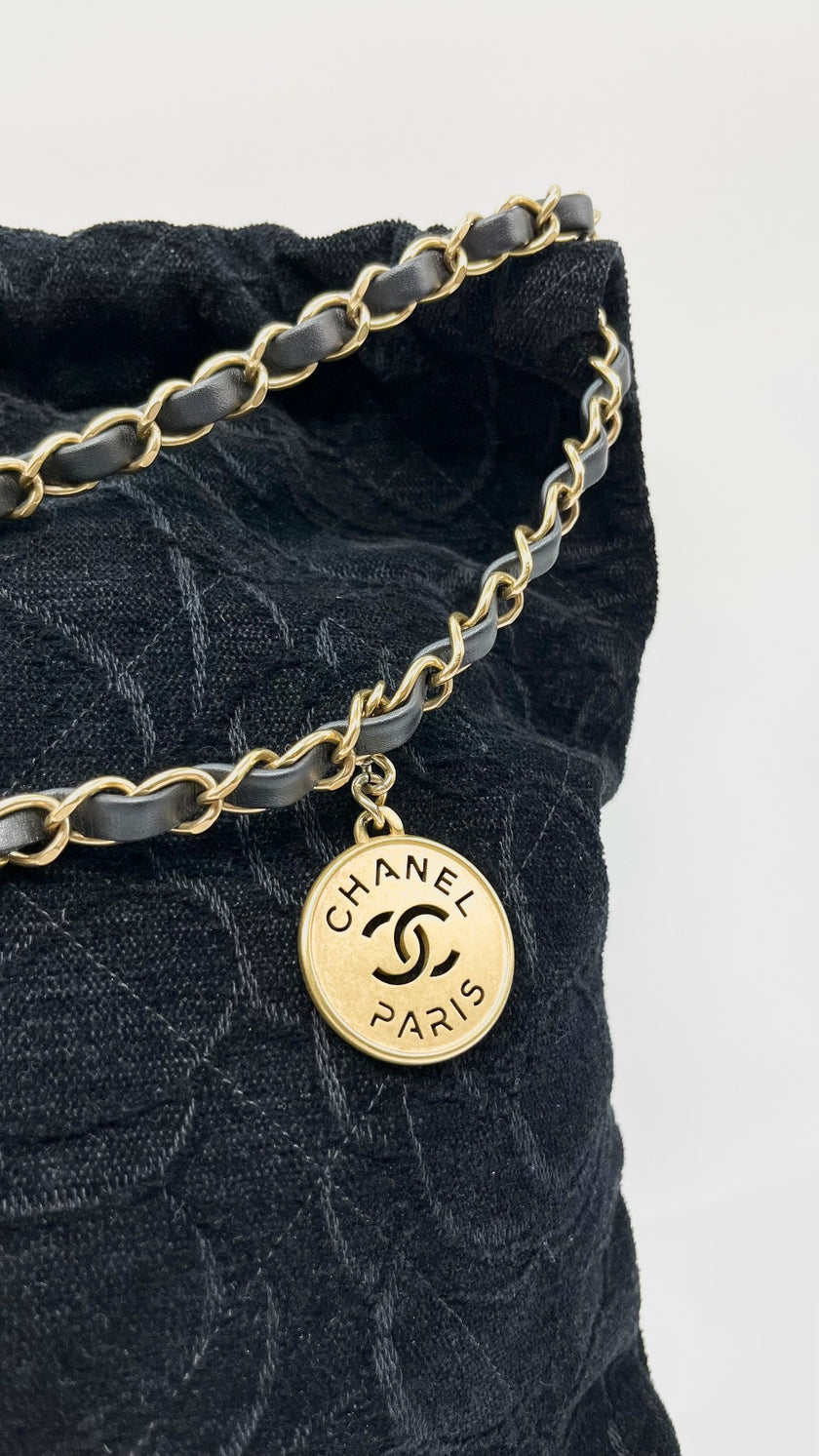 Preowned. Chanel 22 Black Velvet GHW. H2NHEX5L|10883