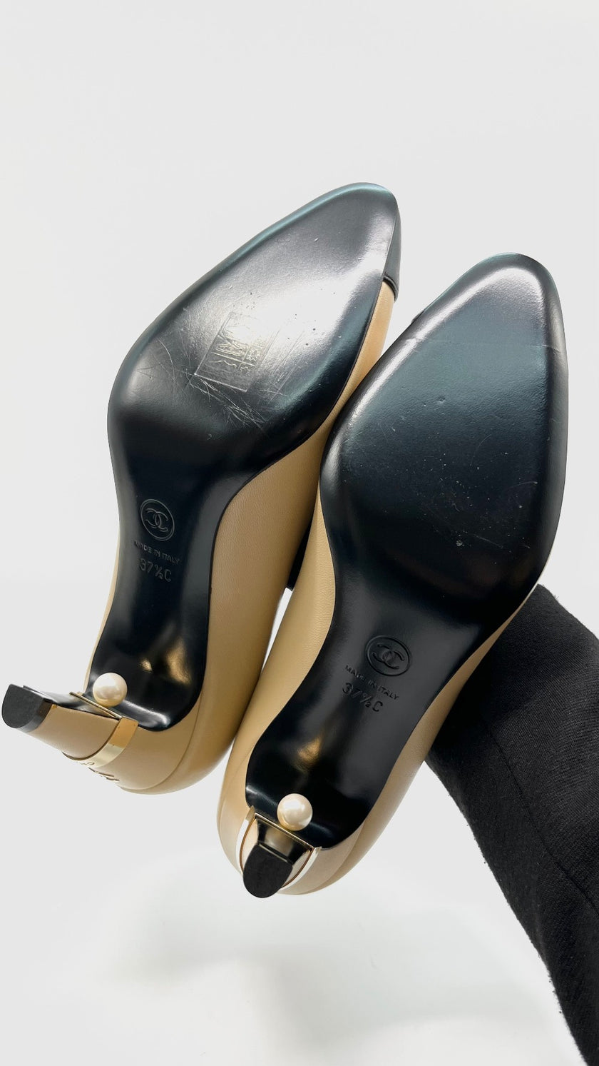 Brand New. Chanel Heel Beige W/ Gold. 37.5|9660