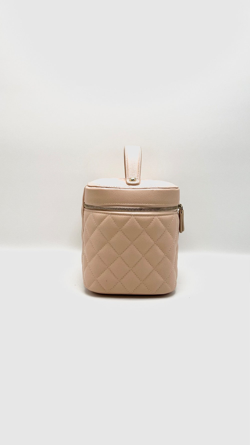 Like New. Chanel Large Vanity Pouch Caviar Pink GHW. KTCAAX24|15816