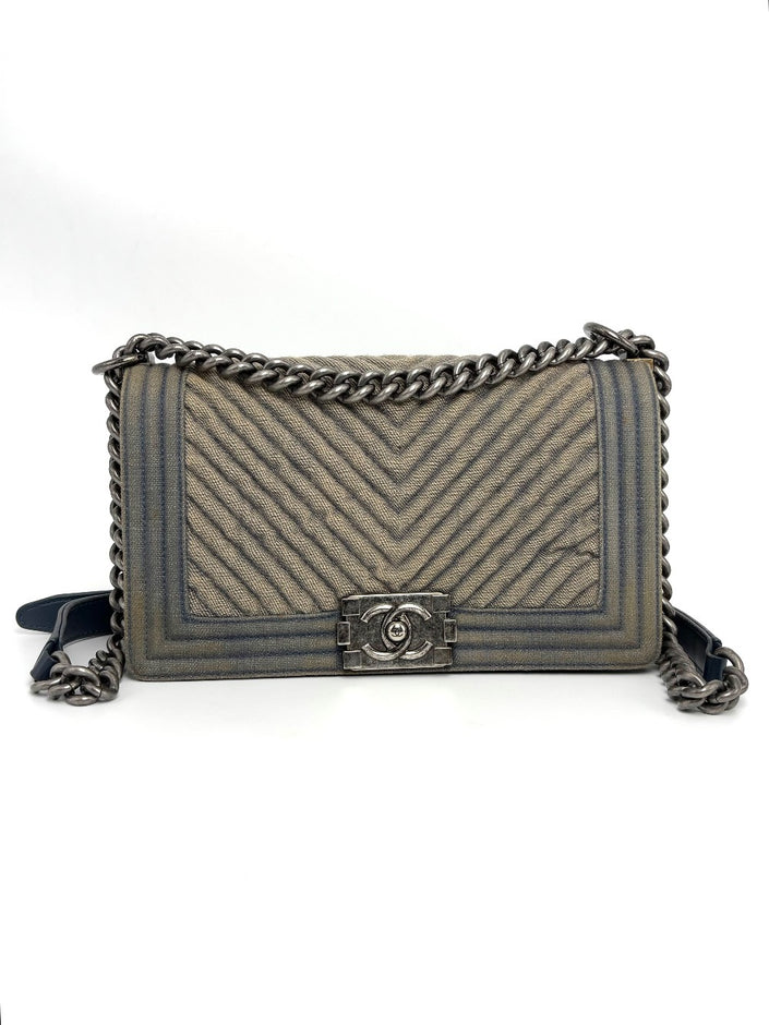 Preowned. Chanel Leboy Old Medium Denim Chevron. 20868363|8173