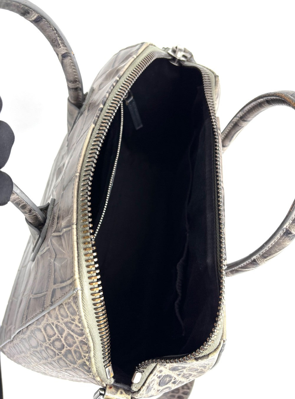 Preowned. Givenchy Antigona Medium Crocodile Embossed Leather Gray/Black Ruthenium. 3C0153|13285