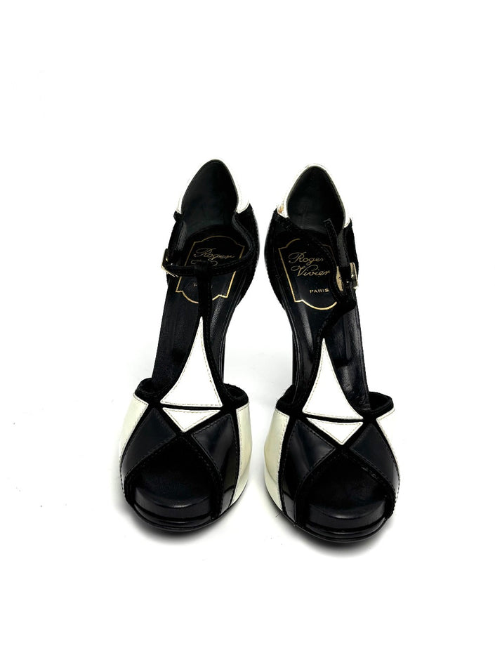 Like New. Roger Vivier Heel Black. 34.5|10656