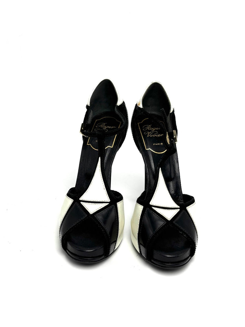 Like New. Roger Vivier Heel Black. 34.5|10656