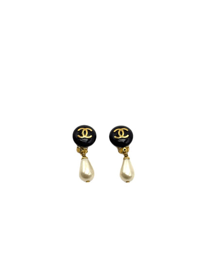 Preowned. Chanel Vintage Faux Pearl Drop Clip On Earrings YG|17134