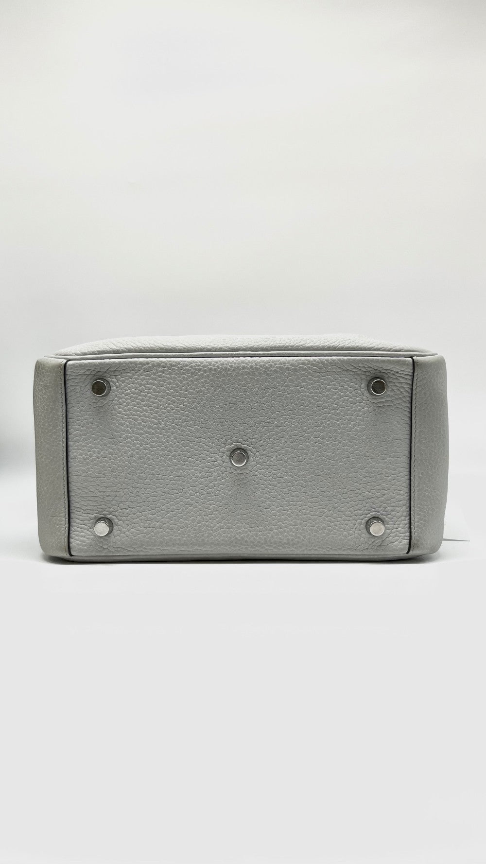 Preowned. Hermes Lindy 26 Blue Pale Clemence PHW. UBY169CZ|10164