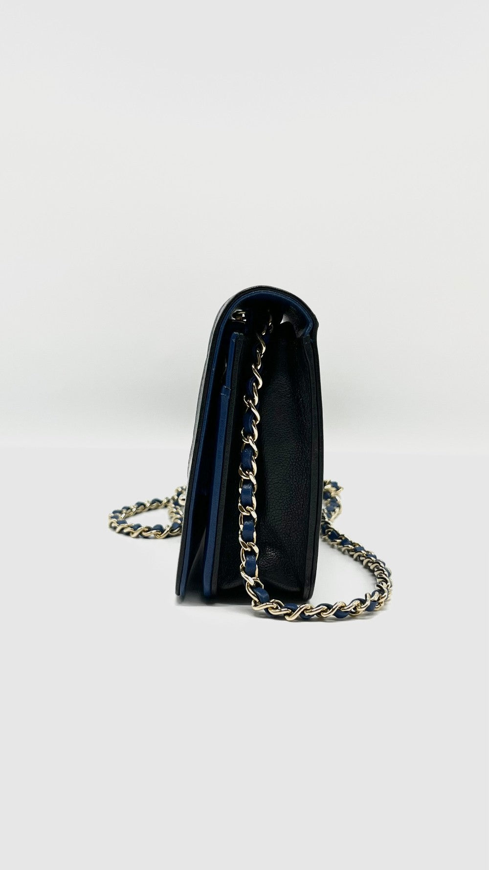 Preowned. Chanel WOC Black/Blue GHW. 23898176|7099