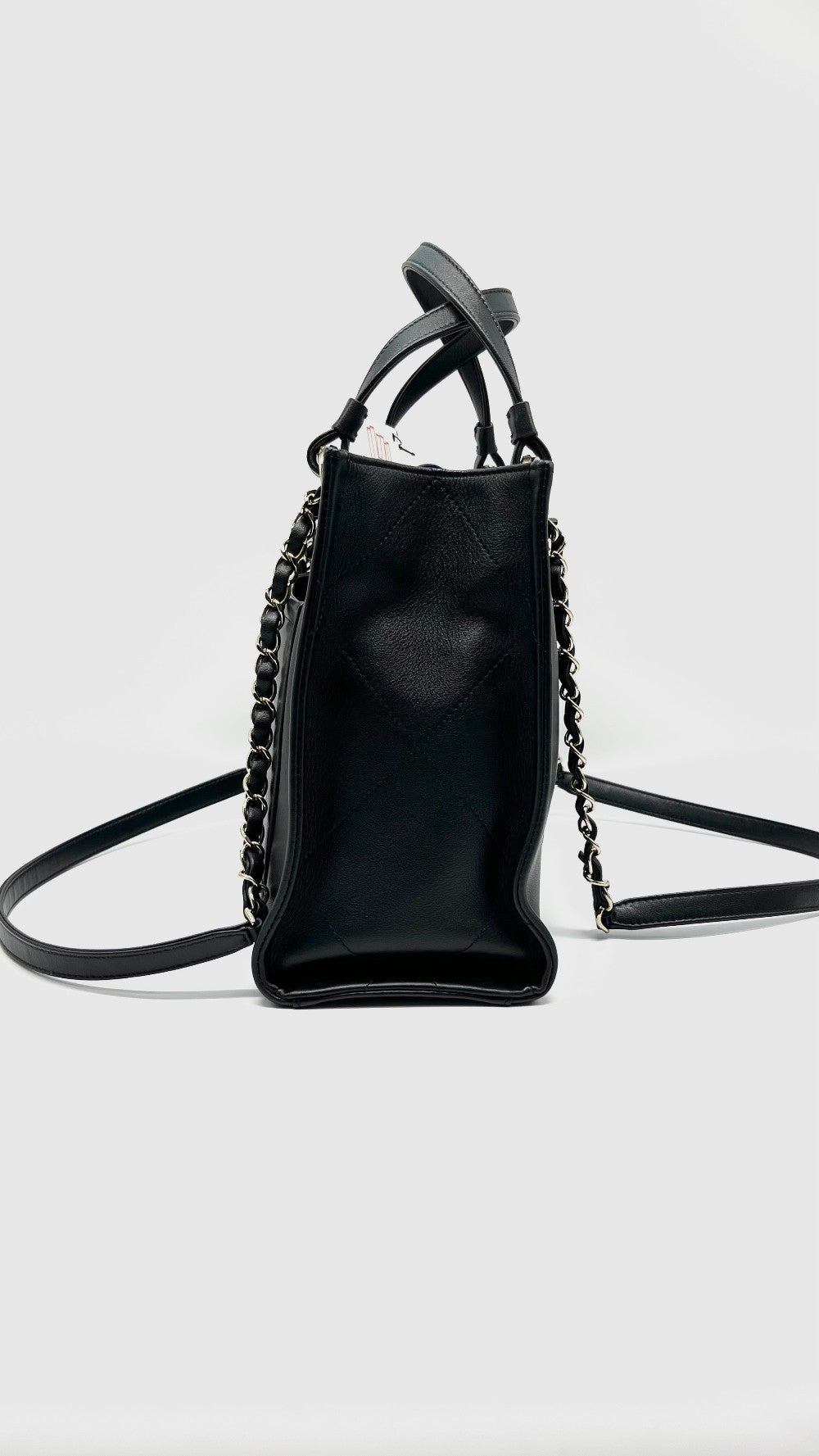 Preowned. Chanel CC Zipped Shopping Tote Calfskin Black GHW. PNJTPA01|10434