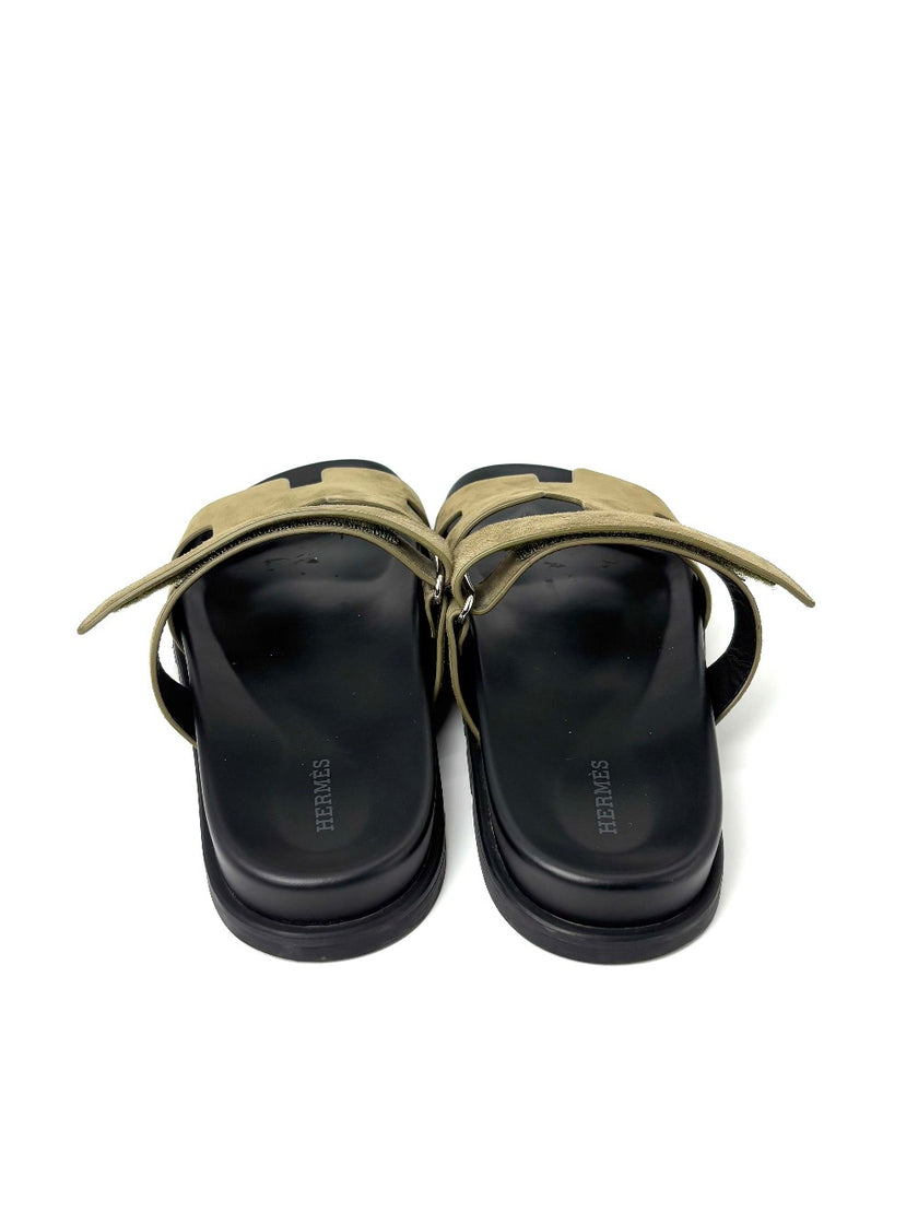 Like New. Hermes Chypre Army Green Suede. 42|7534