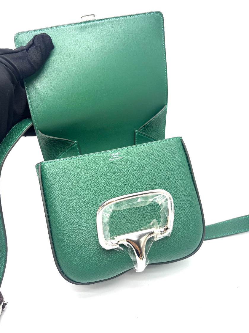 Brand New. Hermes Della Vert Moyen PHW Epsom. WPY471HF|17323