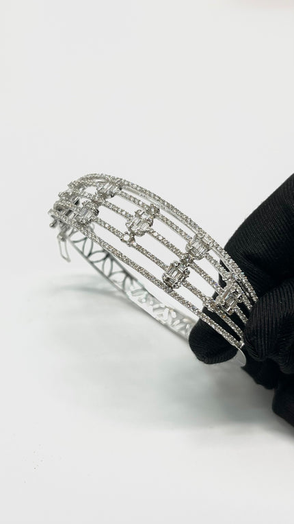 Brand New. Diamond Bangle 18K White Gold 2.612Ct 19cm 20.32g|10928