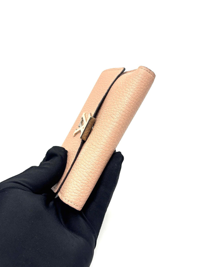 Preowned. LV Capucines Compact Wallet Pink. MI1178|16969