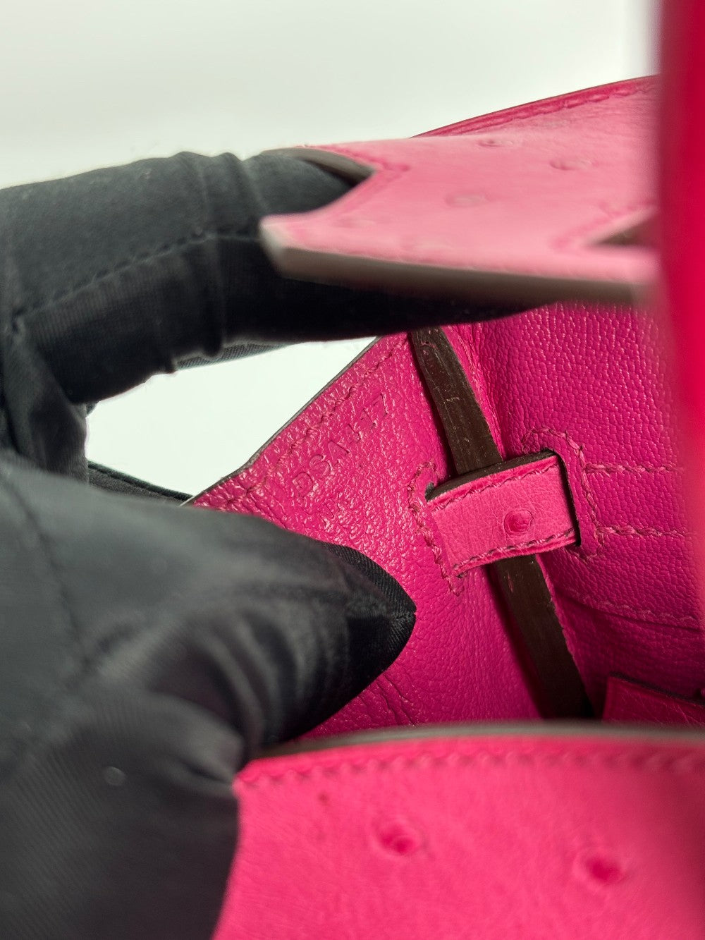 Preowned. Hermes Birkin 25 Rose Tyrien Ostrich PHW. DSA417NK|3337