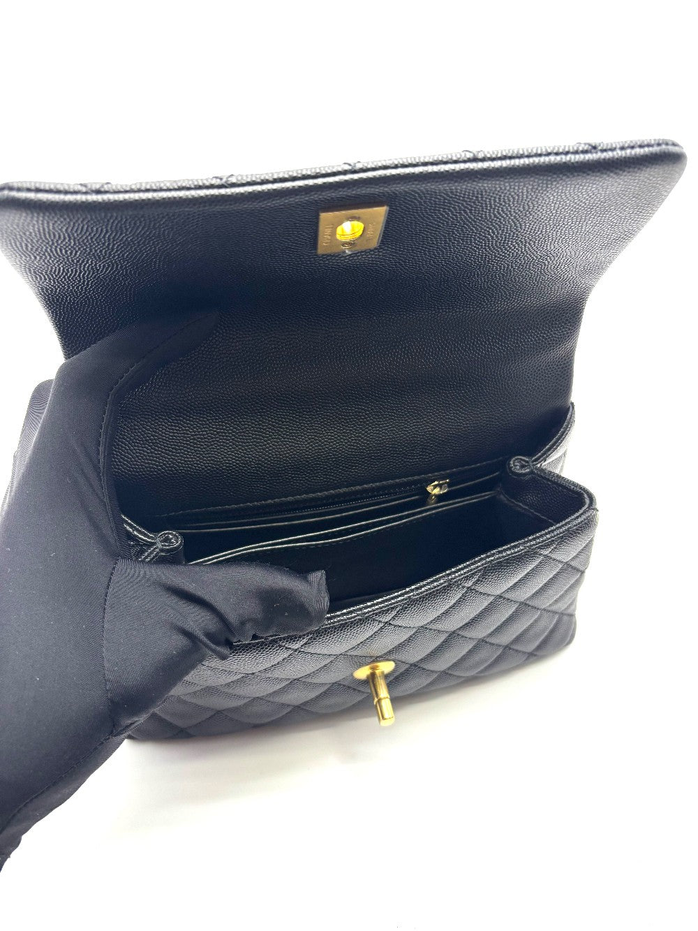 Preowned. Chanel Coco Handle Small Black Caviar Pink Python Handle. 26837080|17110