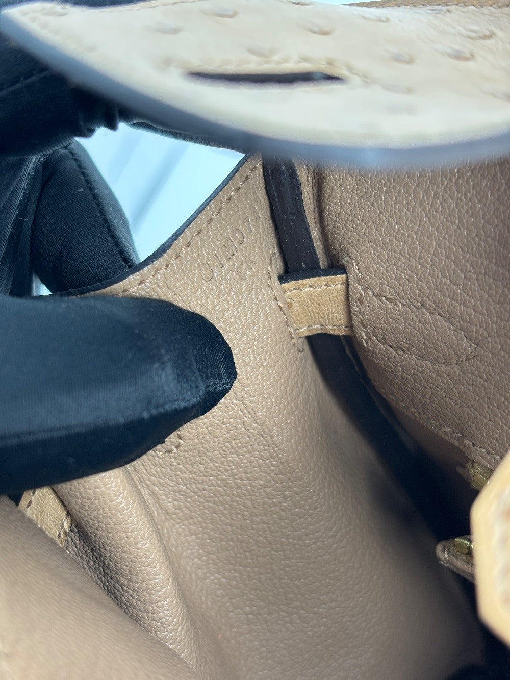 Preowned. Hermes Birkin 25 Chai Ostrich GHW. UIM074BK|3347