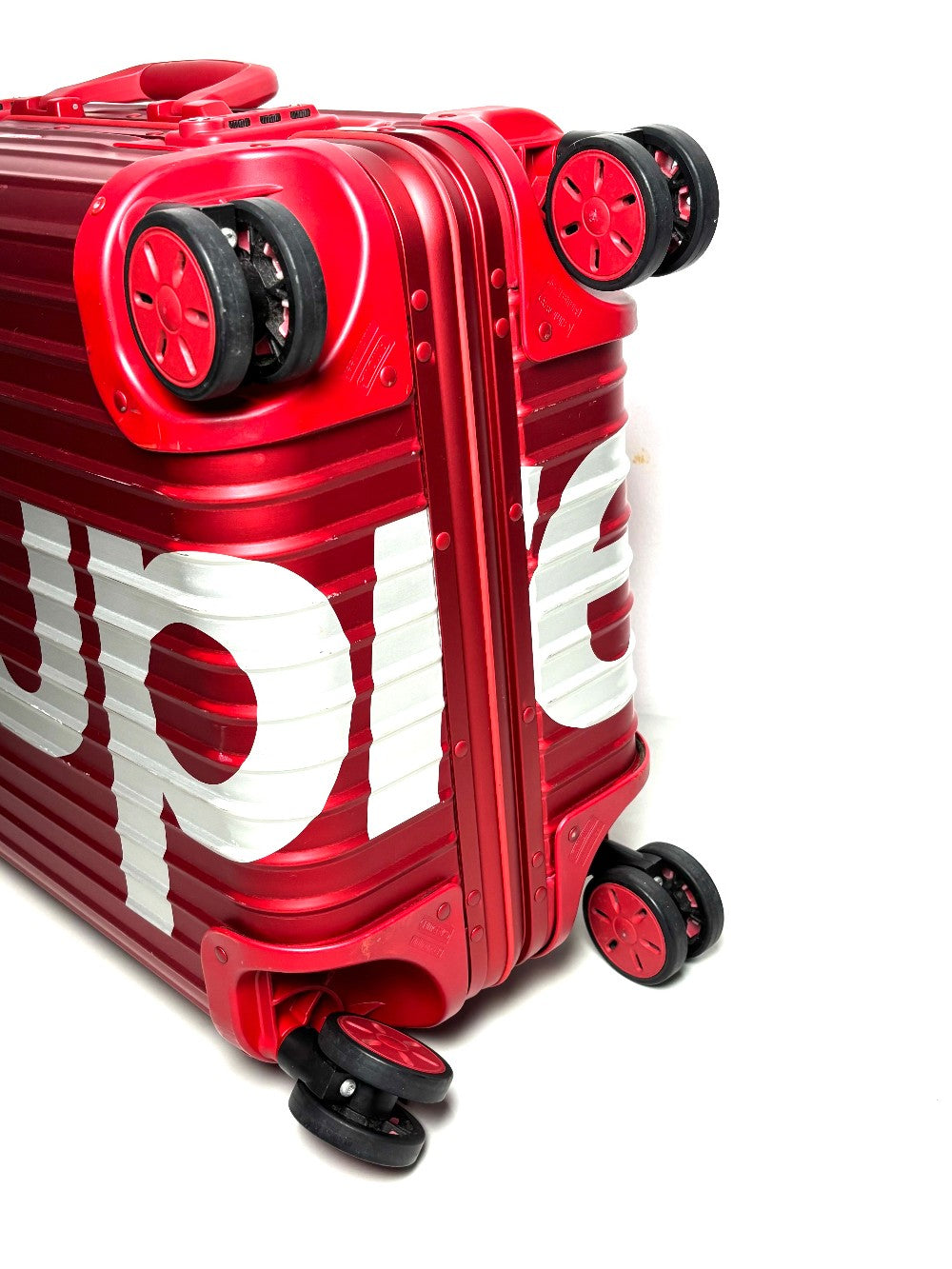 Preowned. Rimowa Supreme Luggage Cabin Size|12978