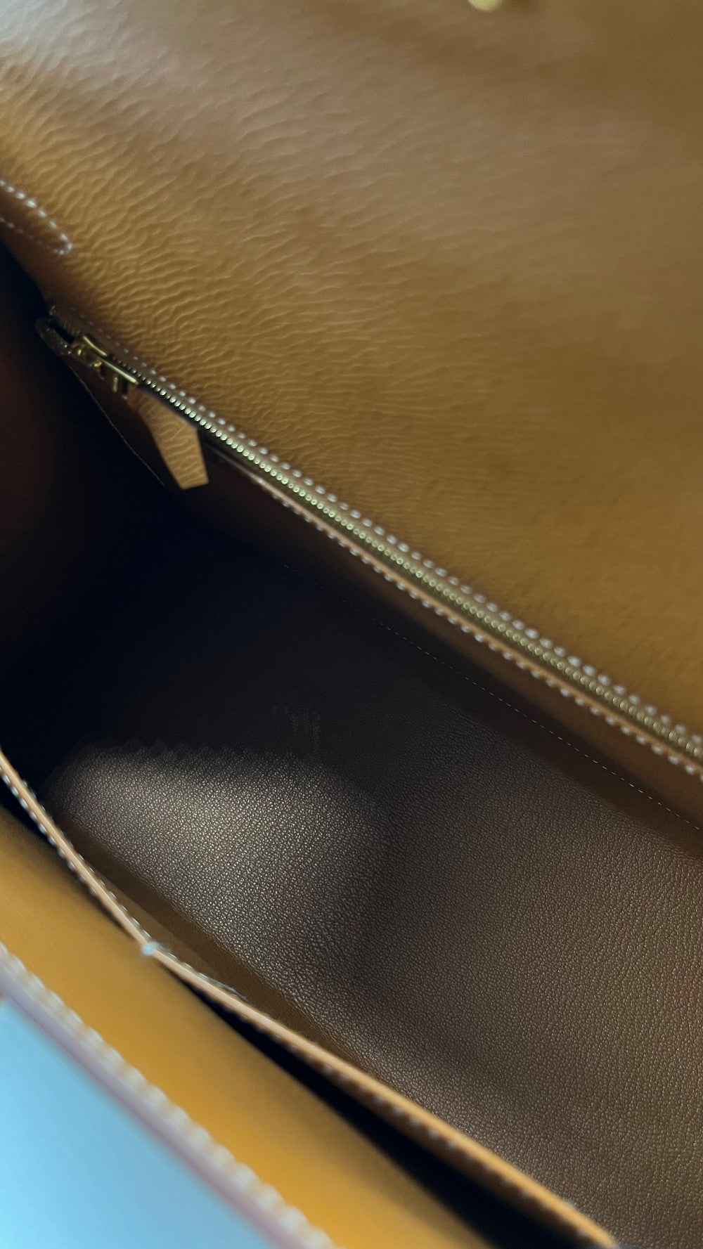 Brand New. Hermes Kelly 28 Gold Sellier Epsom GHW. KHP524CM|5084