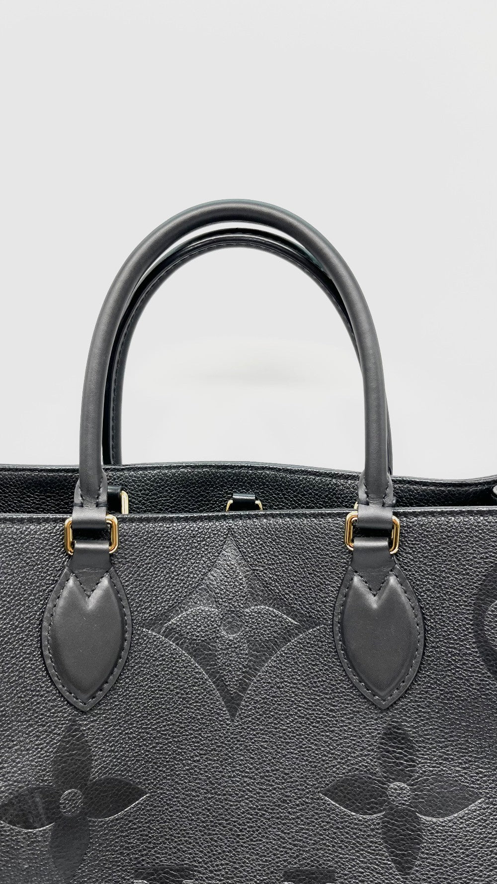 Like. New LV OTG Mono Black. MCHP|13415