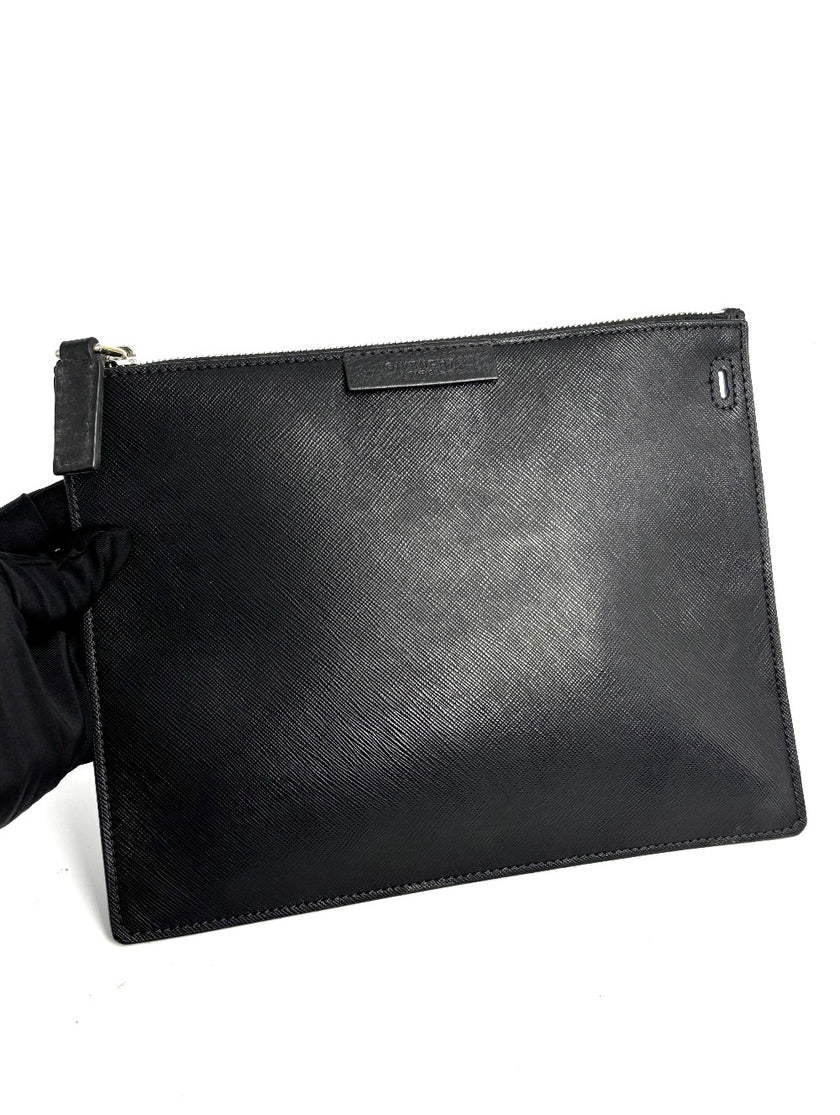 Preowned. Givenchy Wristlet Clutch Black. ARB1116|11868