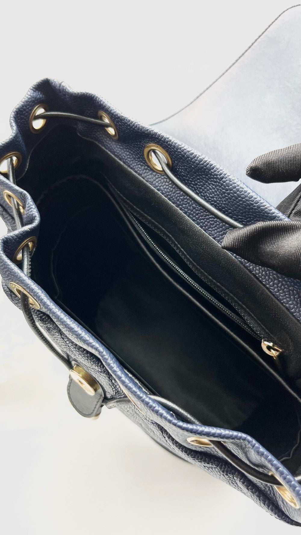 Preowned. Chanel CC Filigree Backpack Caviar Blue GHW. 26313130|16553