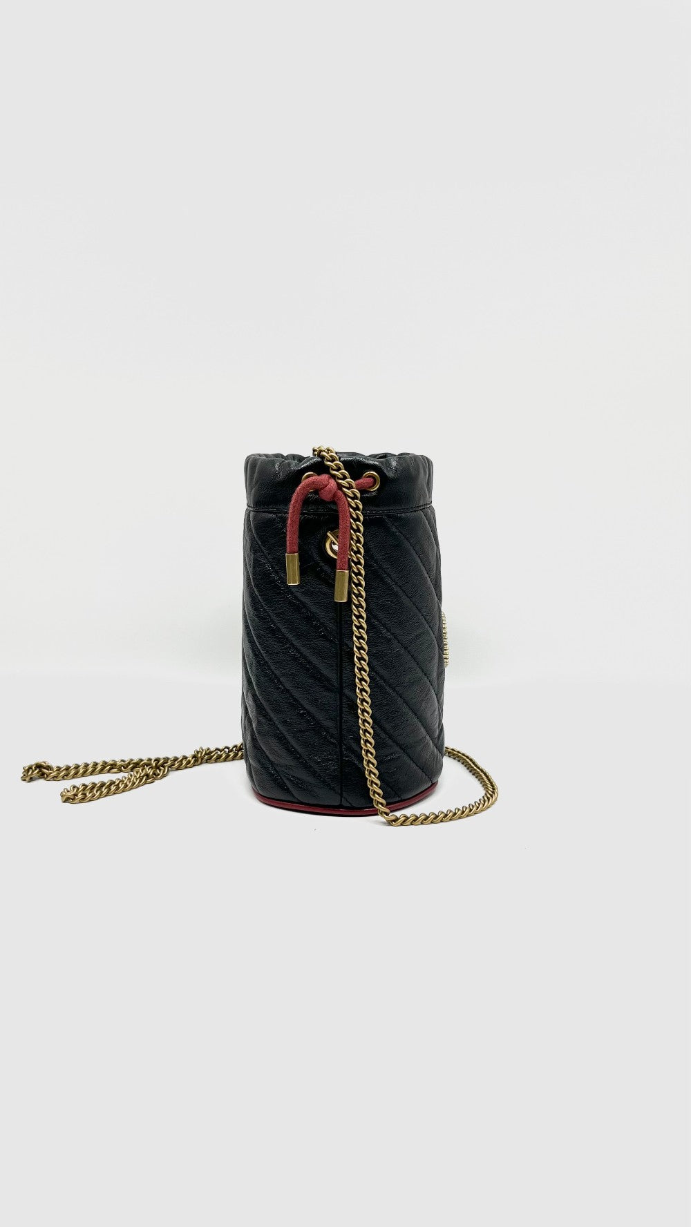 [SALE] Preowned. Gucci Marmont Mini Bucket Chevron Quilted GHW. 573817525040|10856