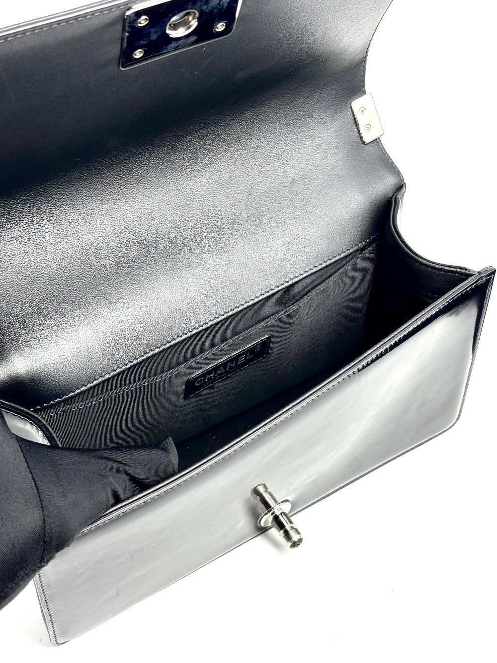 [SALE] Preowned. Chanel Leboy New Medium Patent Black SHW. 20489988|11072