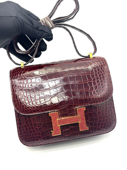 Like New. Hermes Constance 18 Bourgogne/Rouge Moyen Alligator Lizard GHW. R Square 39|17326