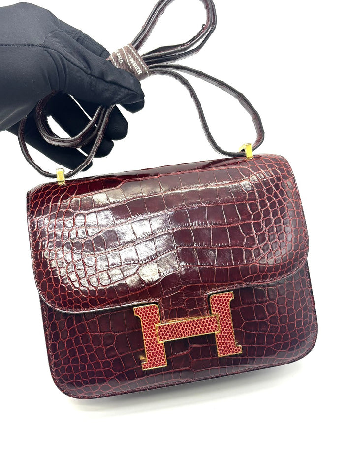 Like New. Hermes Constance 18 Bourgogne/Rouge Moyen Alligator Lizard GHW. R Square 39|17326