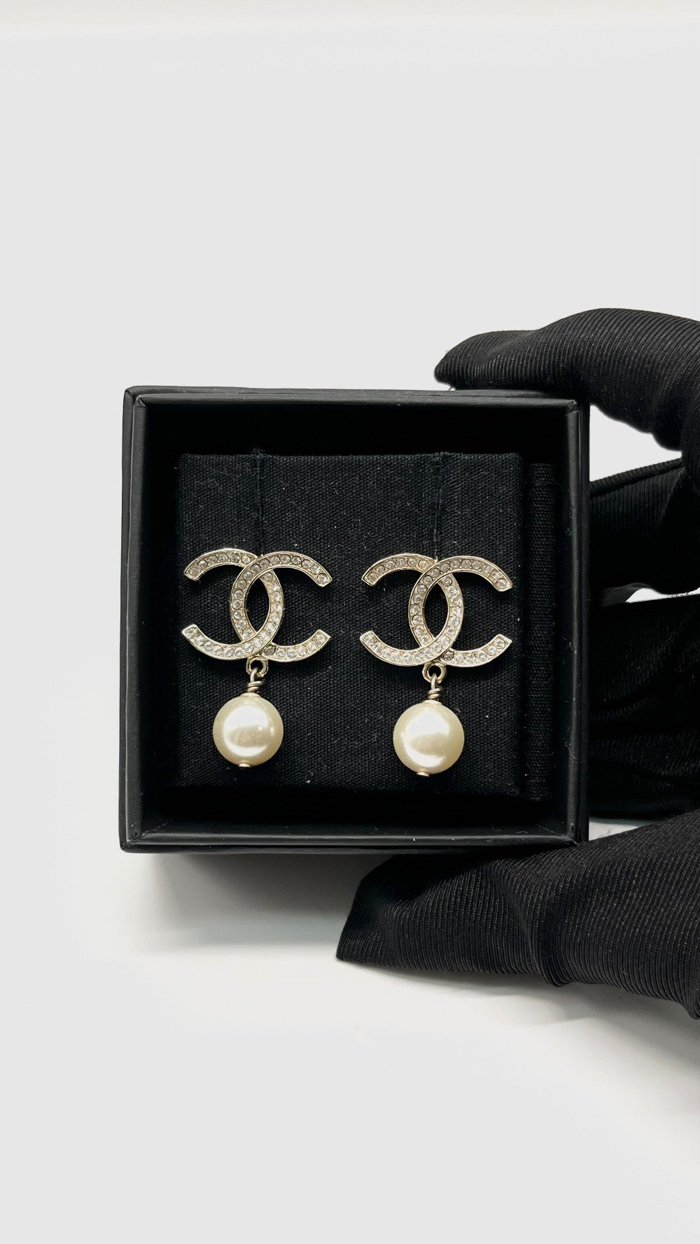 Brand New. Chanel CC Pearl Drop Crystal Earrings Gold Med|8803